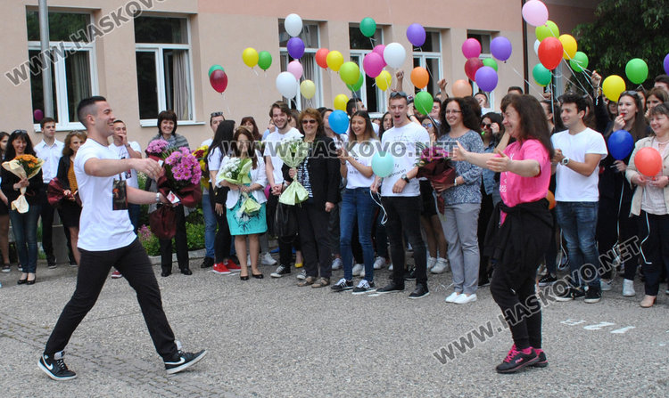 Випуск 2019-та на ПМГ си тръгва от училище с благотворителна кауза