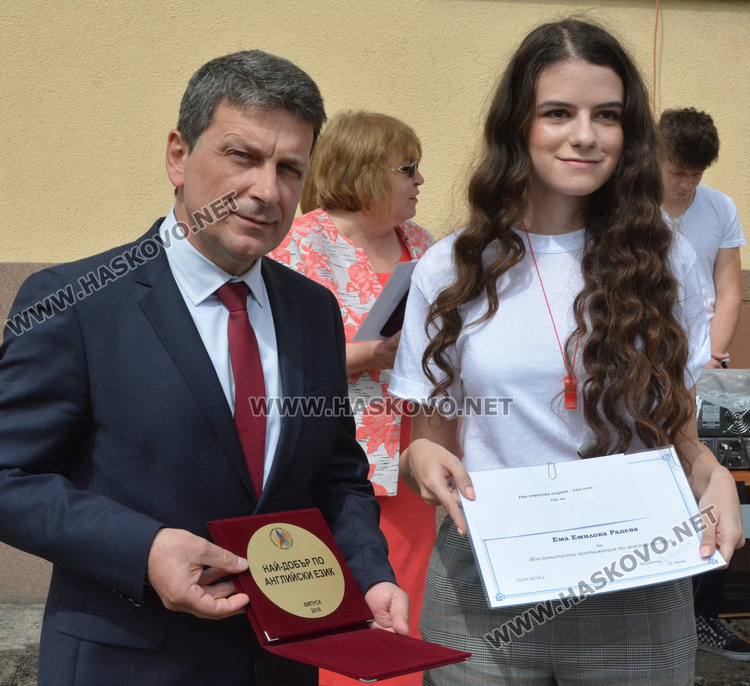 Випуск 2019 на Езиковата: Където и да пътувате, връщайте се тук, защото промяната започва от нас!