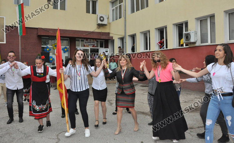 Последният звънец удари за 123-ма в Гимназията по туризъм в Хасково