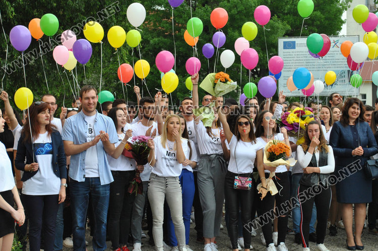 Випуск 2019-та на ПМГ си тръгва от училище с благотворителна кауза