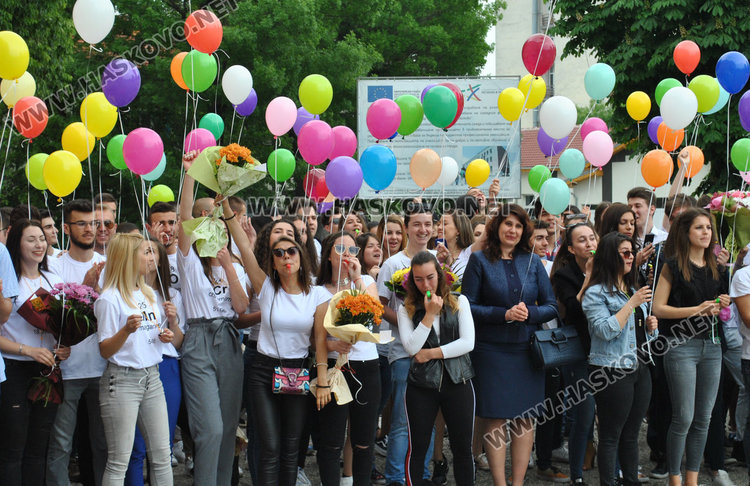 Випуск 2019-та на ПМГ си тръгва от училище с благотворителна кауза