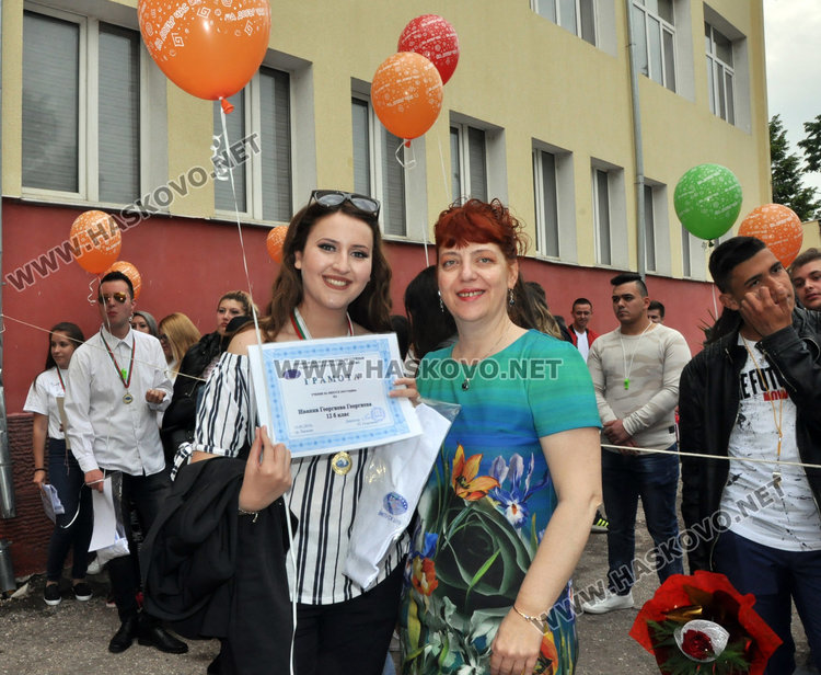 Последният звънец удари за 123-ма в Гимназията по туризъм в Хасково