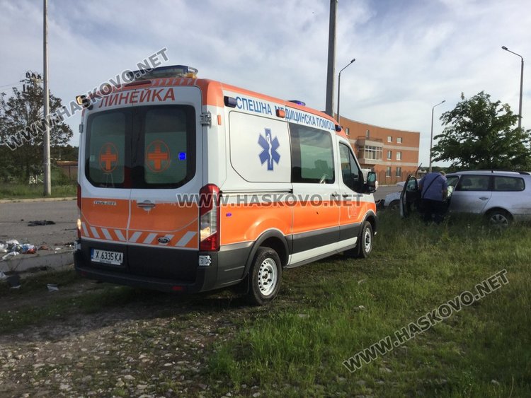 Пасат се разби между Бадема и Болярово, жена е в болница