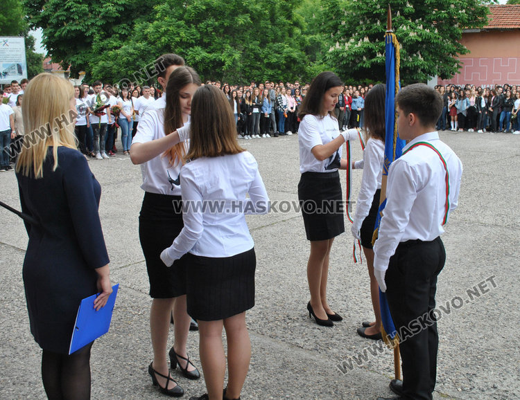 Випуск 2019-та на ПМГ си тръгва от училище с благотворителна кауза