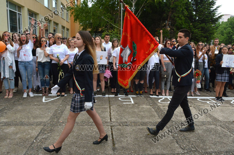 Випуск 2019 на Езиковата: Където и да пътувате, връщайте се тук, защото промяната започва от нас!