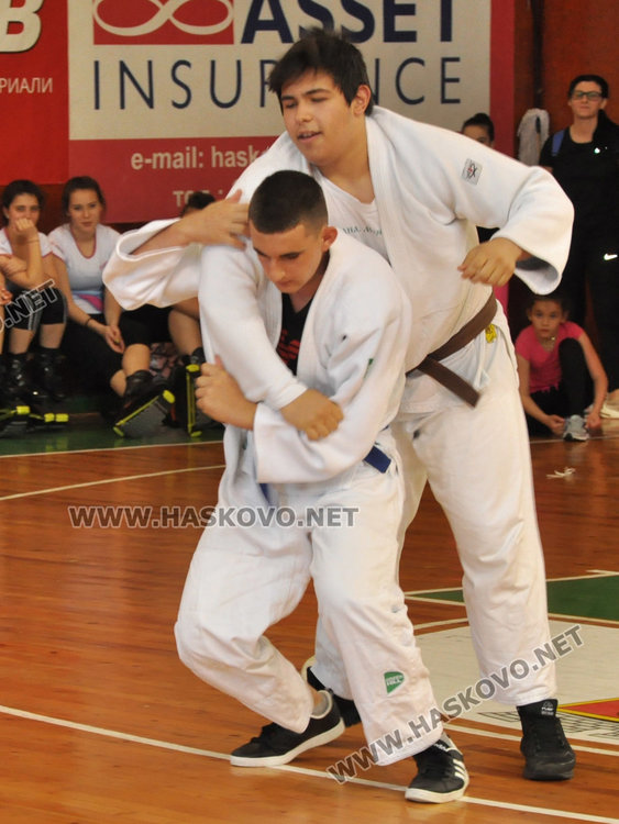 Спортистите на Хасково показаха уменията си за Деня на българския спорт