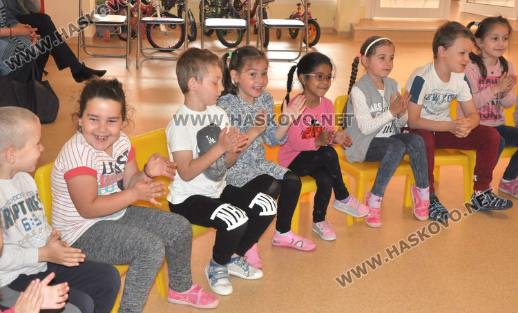 В детска градина „Слънце“ знаят що е то ручило и коя гайда е каба