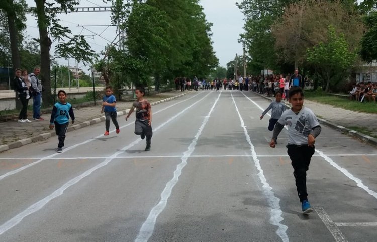 Над 200 ученици от общината се надбягваха