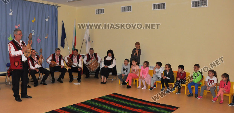 В детска градина „Слънце“ знаят що е то ручило и коя гайда е каба