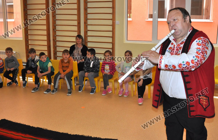 В детска градина „Слънце“ знаят що е то ручило и коя гайда е каба