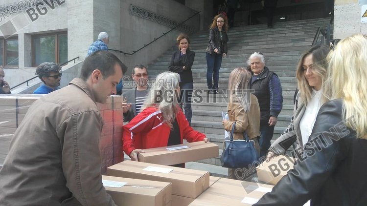 Под охрана в Смолян пристигнаха 112 400 бюлетини за изборите
