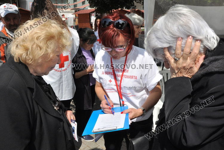 Наплив за безплатно измерване на кръвното налягане в Хасково