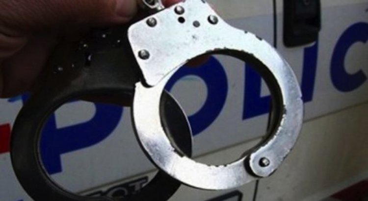 Младеж и непълнолетен са задържани за опит за кражба на гориво