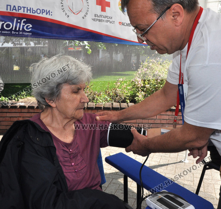 Наплив за безплатно измерване на кръвното налягане в Хасково