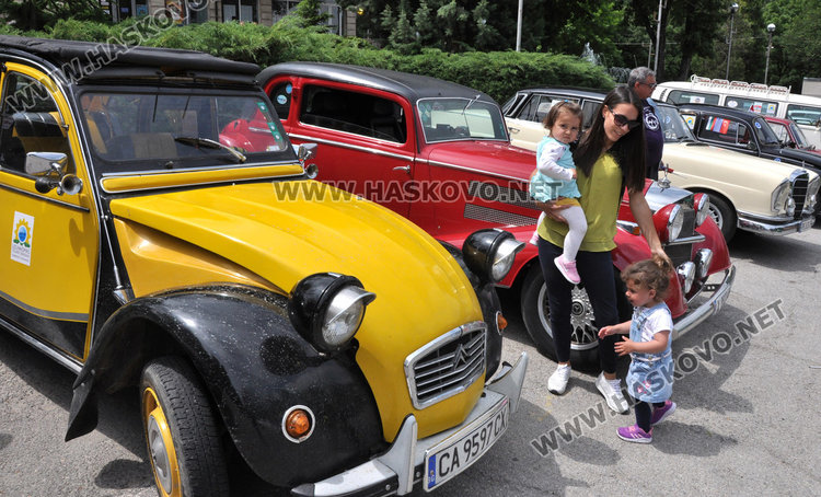 Международно ретро рали мина през Минерални бани