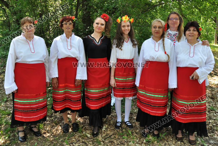 "Китна Тракия" събра стотици почитатели на народното творчество в "Кенана"