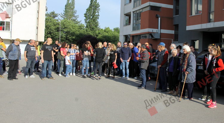 Димитровградчани излязоха на протест – търсят диалог с общината за бъдещето на зелен терен