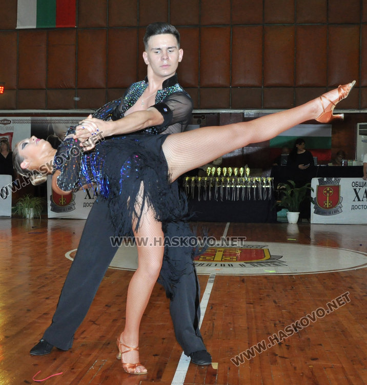 Красота и изящество в националния турнир по спортни танци "Гранд Купа Хасково"