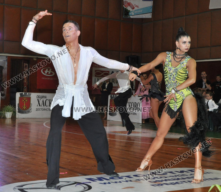Красота и изящество в националния турнир по спортни танци "Гранд Купа Хасково"