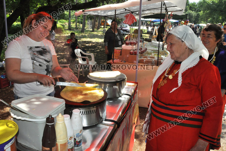 "Китна Тракия" събра стотици почитатели на народното творчество в "Кенана"
