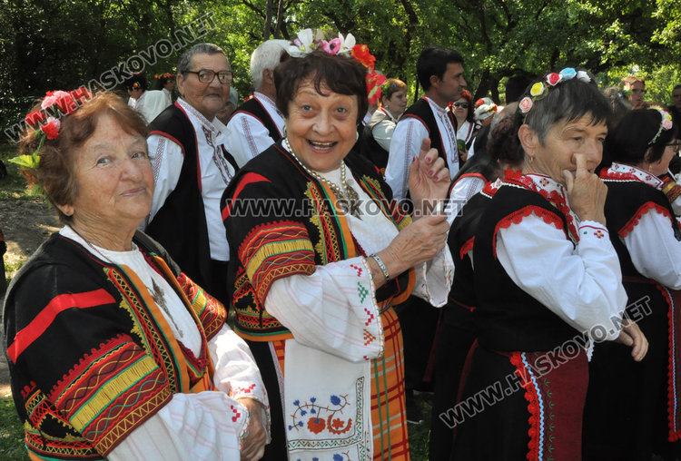 "Китна Тракия" събра стотици почитатели на народното творчество в "Кенана"