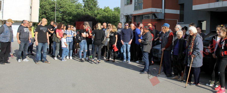 Димитровградчани излязоха на протест – търсят диалог с общината за бъдещето на зелен терен