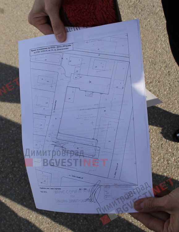 Димитровградчани излязоха на протест – търсят диалог с общината за бъдещето на зелен терен