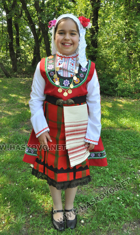 "Китна Тракия" събра стотици почитатели на народното творчество в "Кенана"