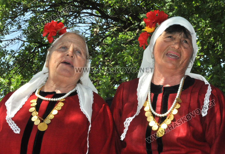 "Китна Тракия" събра стотици почитатели на народното творчество в "Кенана"