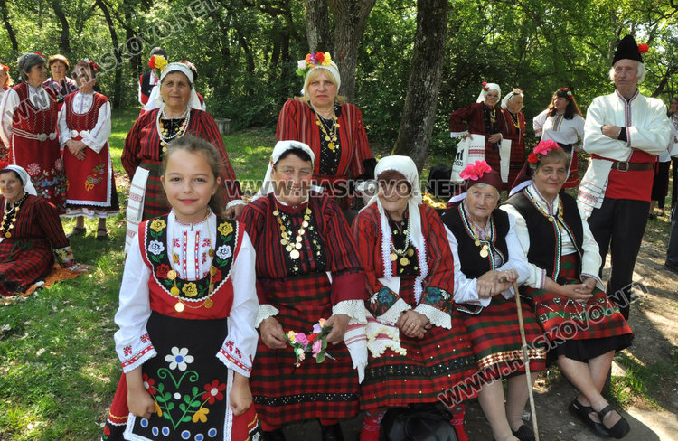 "Китна Тракия" събра стотици почитатели на народното творчество в "Кенана"