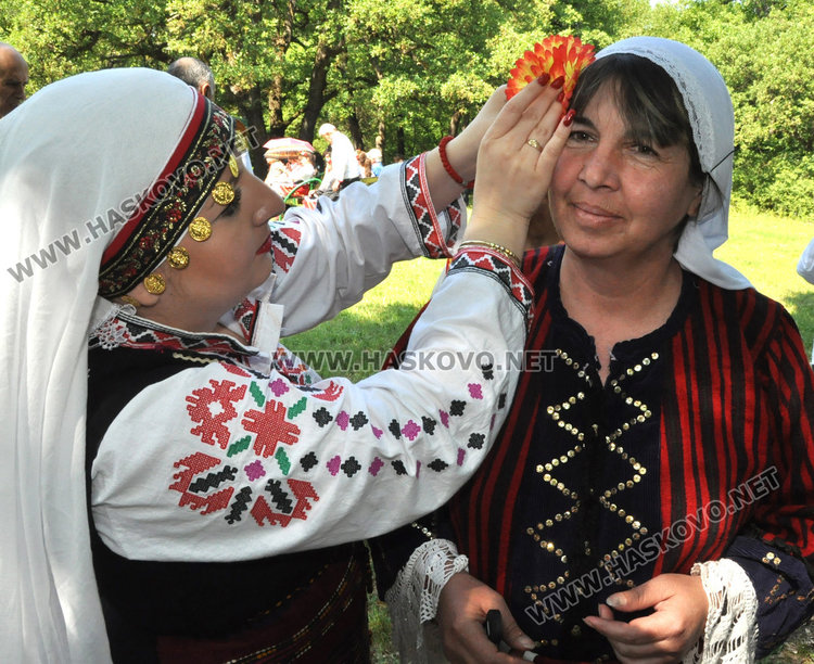 "Китна Тракия" събра стотици почитатели на народното творчество в "Кенана"