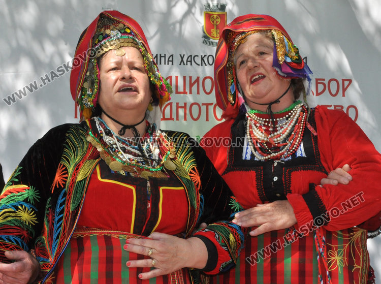 "Китна Тракия" събра стотици почитатели на народното творчество в "Кенана"