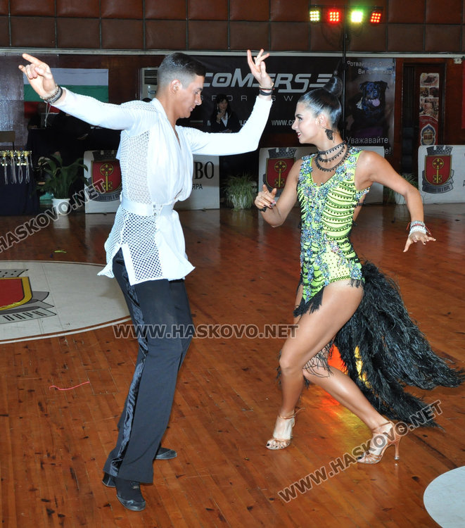 Красота и изящество в националния турнир по спортни танци "Гранд Купа Хасково"