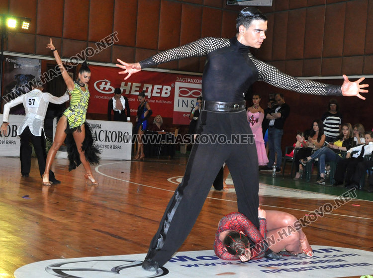 Красота и изящество в националния турнир по спортни танци "Гранд Купа Хасково"