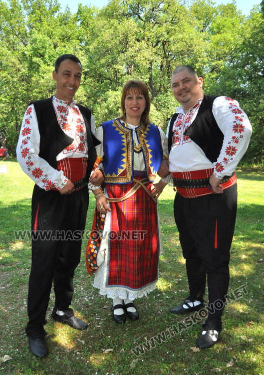 "Китна Тракия" събра стотици почитатели на народното творчество в "Кенана"