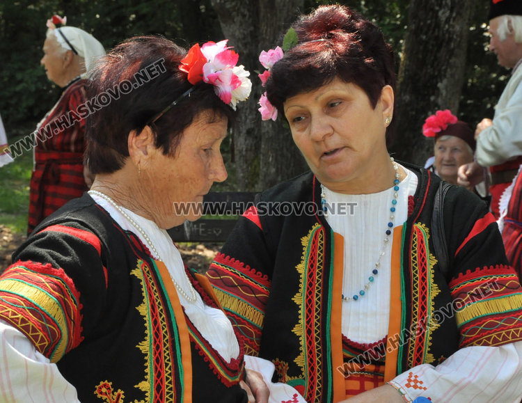 "Китна Тракия" събра стотици почитатели на народното творчество в "Кенана"