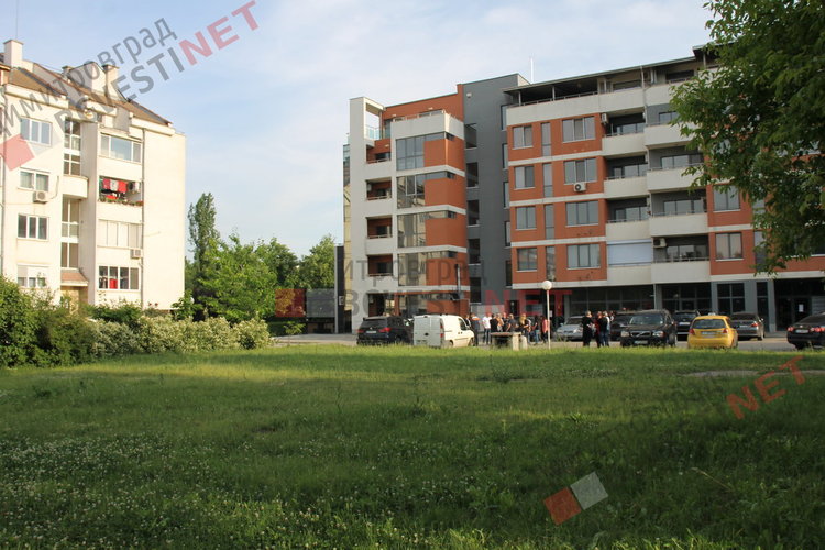 Димитровградчани излязоха на протест – търсят диалог с общината за бъдещето на зелен терен