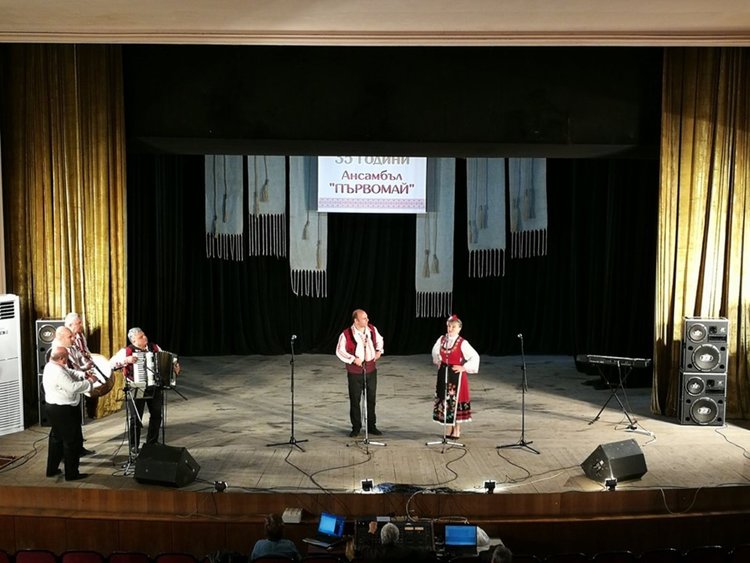 Певческият ансамбъл "Първомай" отпразнува 35-ти рожден ден