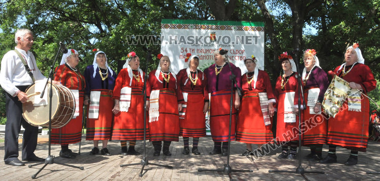 "Китна Тракия" събра стотици почитатели на народното творчество в "Кенана"