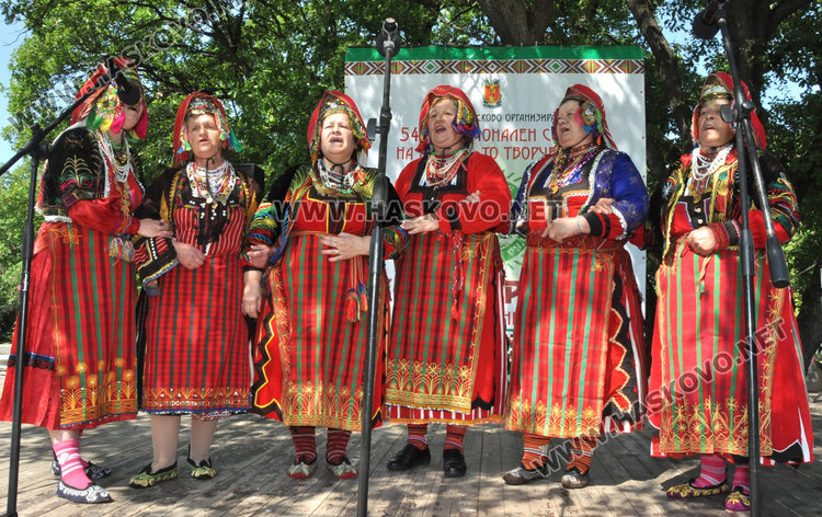 "Китна Тракия" събра стотици почитатели на народното творчество в "Кенана"