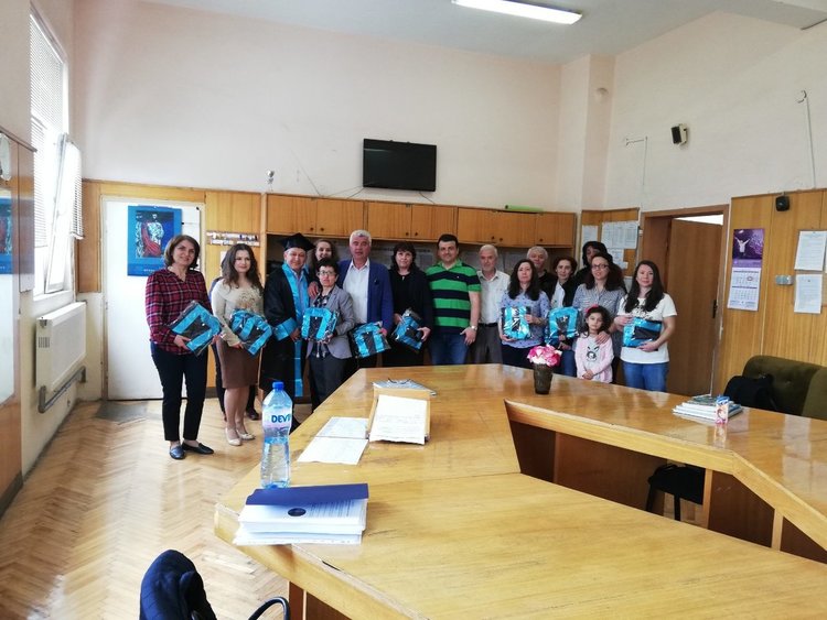 Абитуриенти ще получат дипломите си облечени в тоги