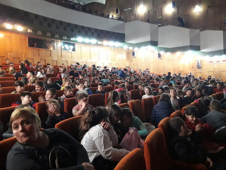 Бурни аплодисменти за кърджалийските актьори на юбилейния, ХХ-ти, международен фестивал в Търговище