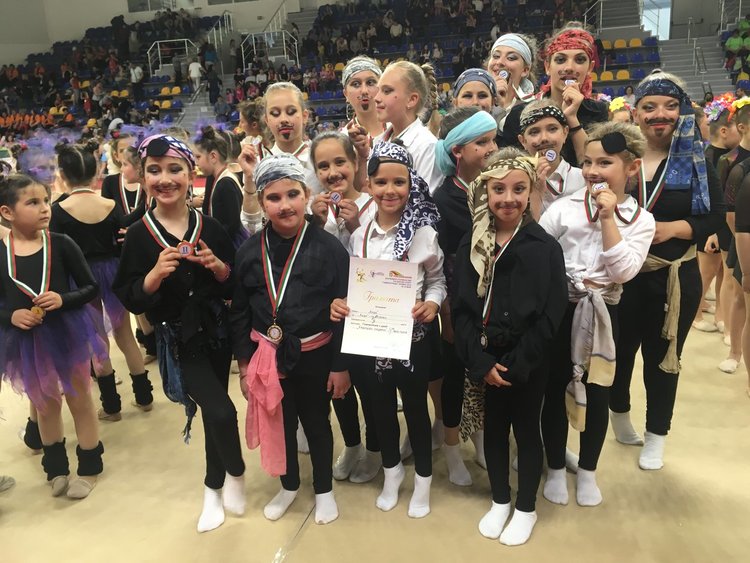 Грациите на „Аида” с три медала от Държавната гимнастрада