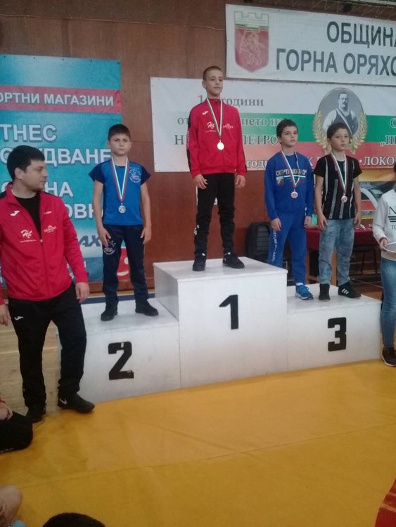 Две шампионски титли и четири медала за борците на Димитровград