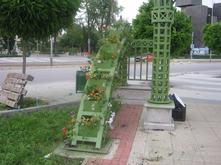 Дървен мост горя в парк "Арпезос Север"