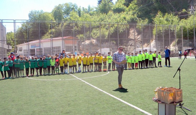 Футбол срещу дрогата събра малчуганите от Община Смолян на терена