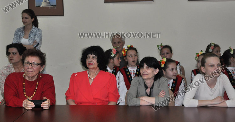 Тракийци празнуват 24 май с песни и приятели