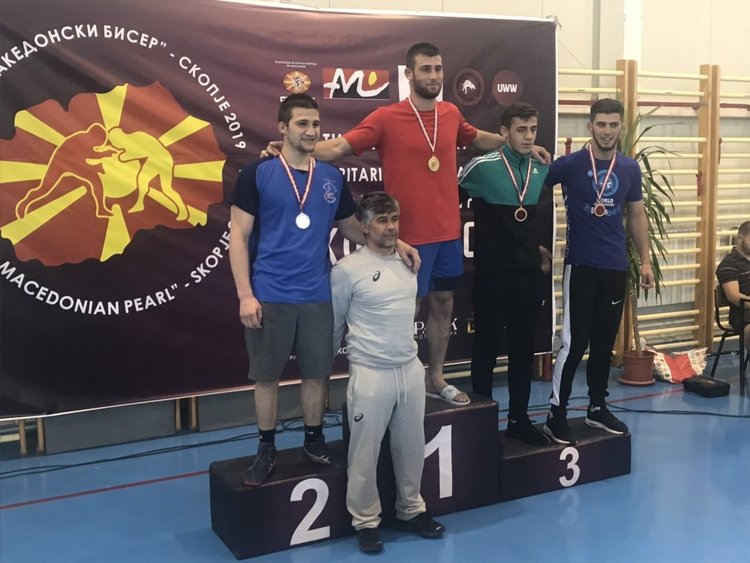 Две шампионски титли и четири медала за борците на Димитровград