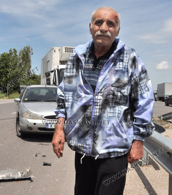 Кола и камион катастрофираха между Хасково и Димитровград, мъж е в болница