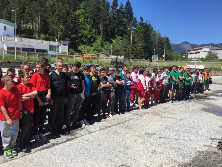 За поредна година децата от Момчиловци първи в областното състезание "Млад огнеборец"